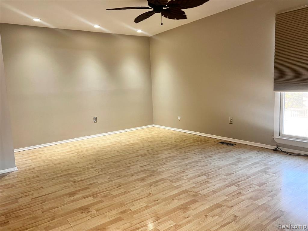 35467 Heritage Lane, Farmington, MI 48335 — Photo 14