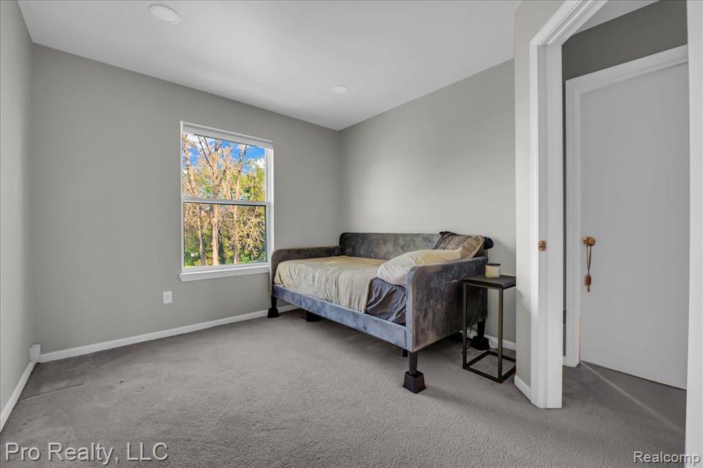 863 CALPERNIA, Wixom, MI 48393 — Photo 27