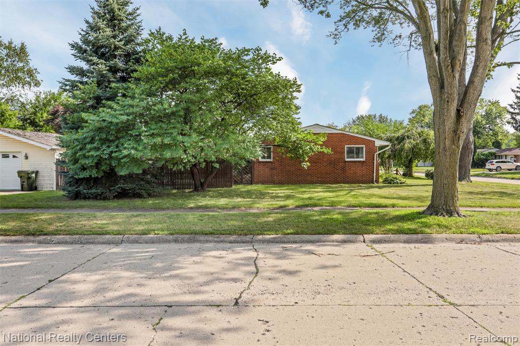 43146 Penny Drive, Sterling Heights, MI 48314 — Photo 21