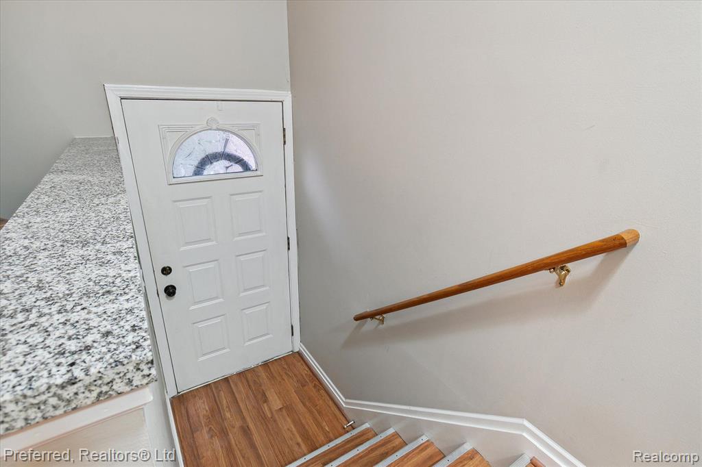 262 PINEWOOD Drive, Plymouth, MI 48170 — Photo 6