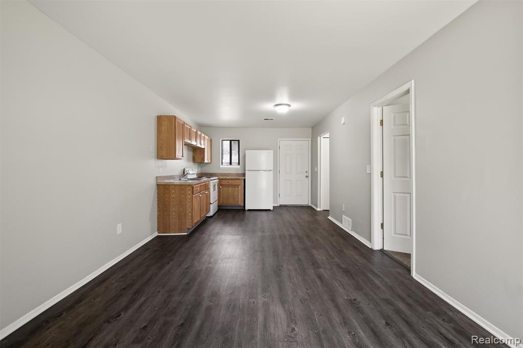 4144 Airport Road, Waterford, MI — Photo 5