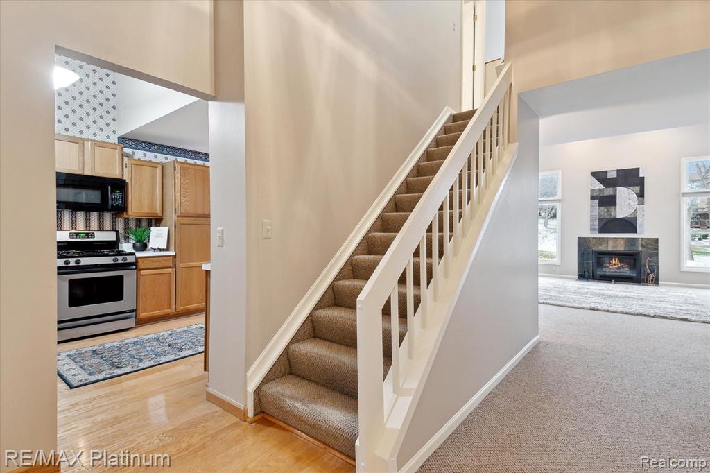 4823 FAIRWAYS Drive, Brighton, MI 48116 — Photo 5