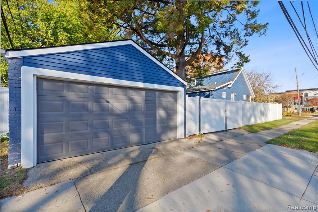 470 E TROY Street, Ferndale, MI 48220 — Photo 24