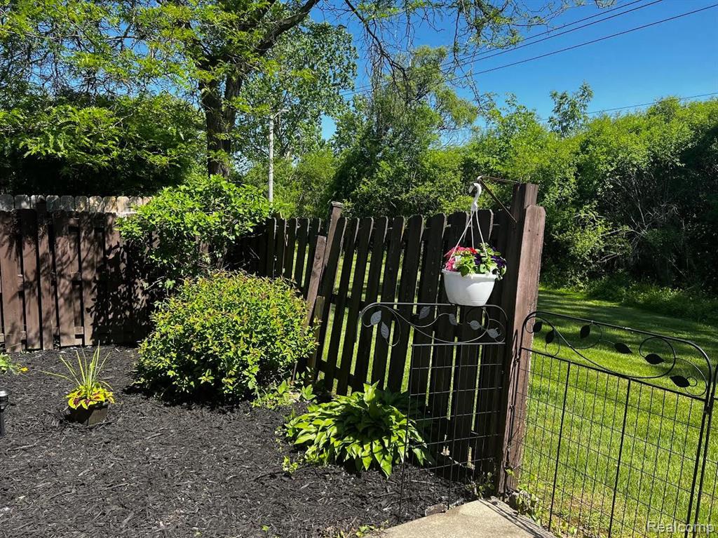 27205 CUMBERLAND, Southfield, MI 48033 — Photo 37
