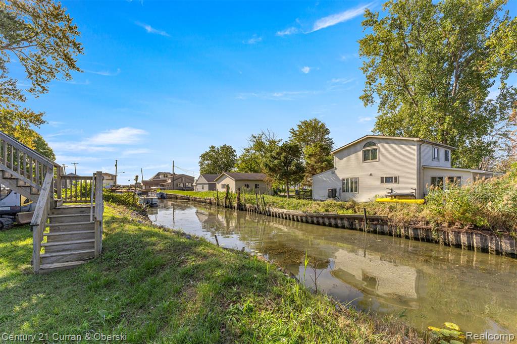 6809 Lakeshore Drive, Newport, MI 48166 — Photo 38