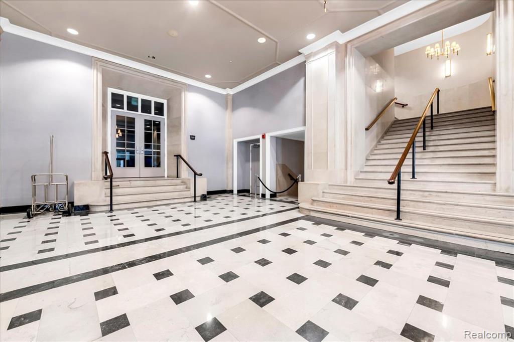 525 W LAFAYETTE Boulevard - Photo 2