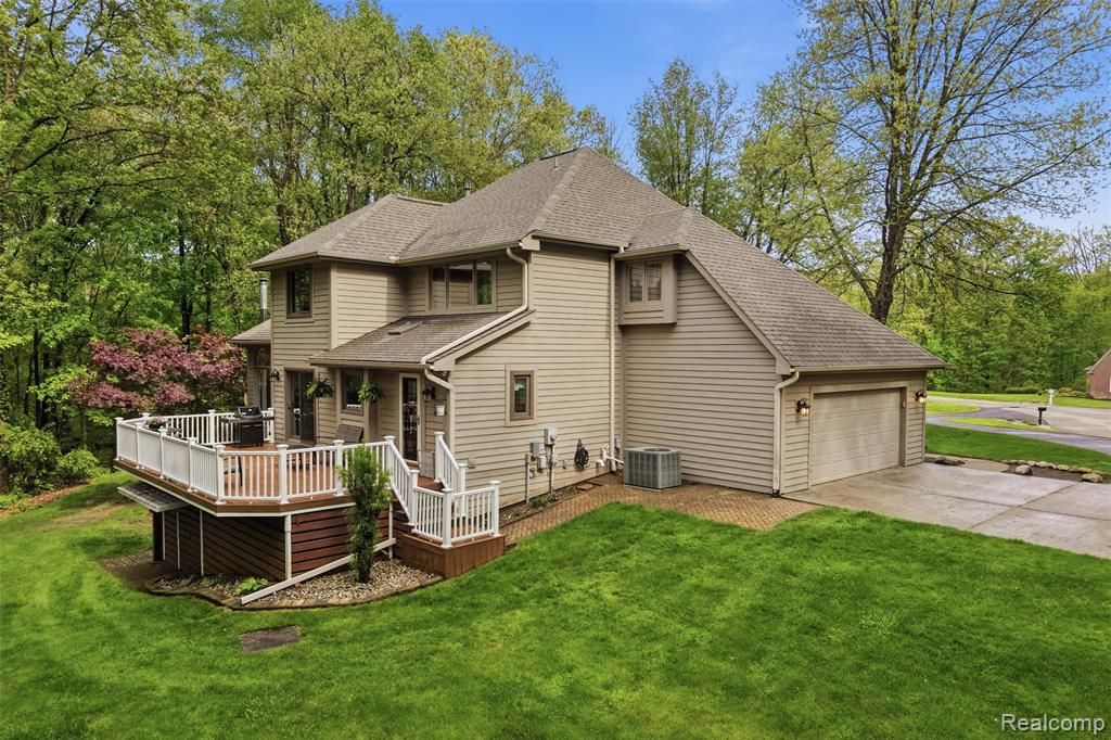 8235 Ironwood Drive, Pinckney, MI 48169 — Photo 32