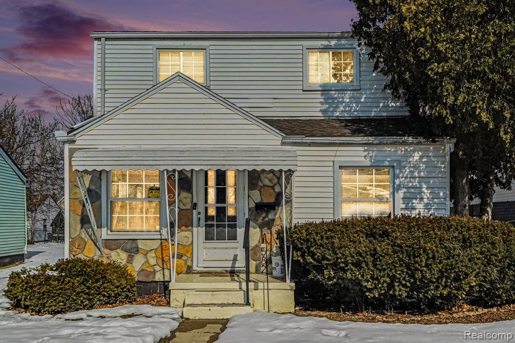582 Nevada Avenue, Pontiac, MI 48341 — front exterior