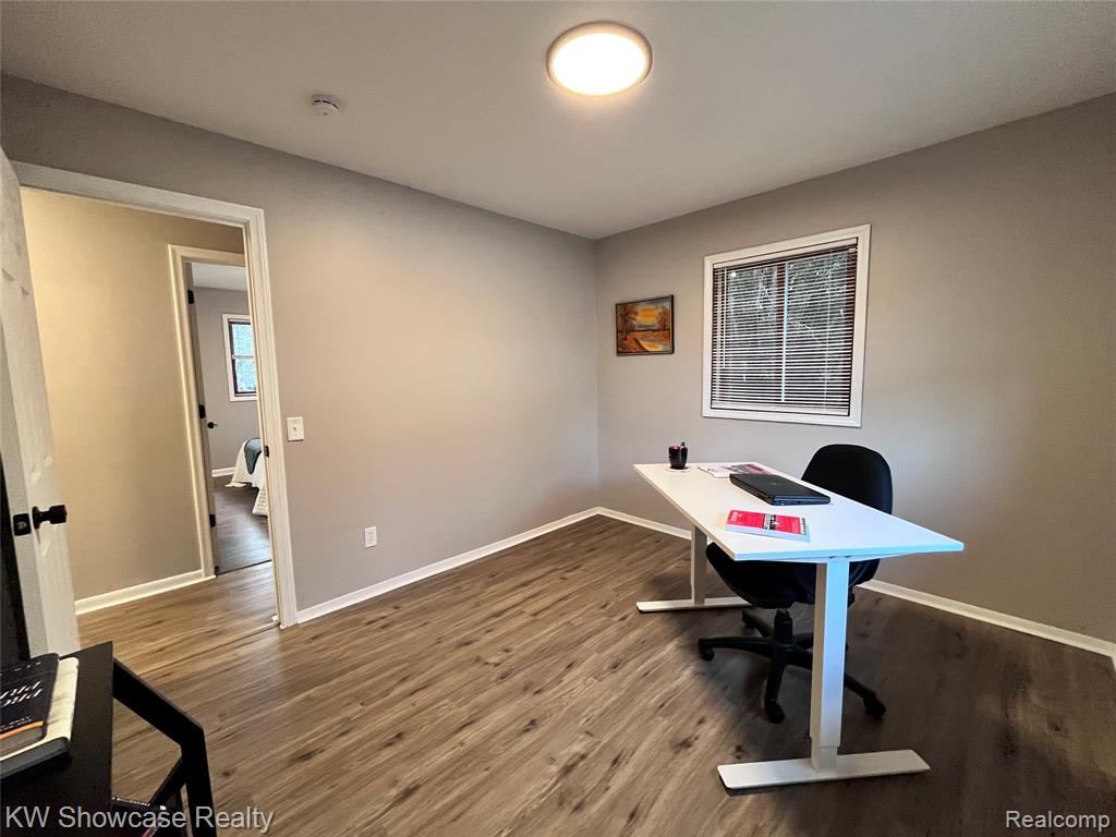 2034 E Nalone, Wixom, MI 48393 — Photo 28