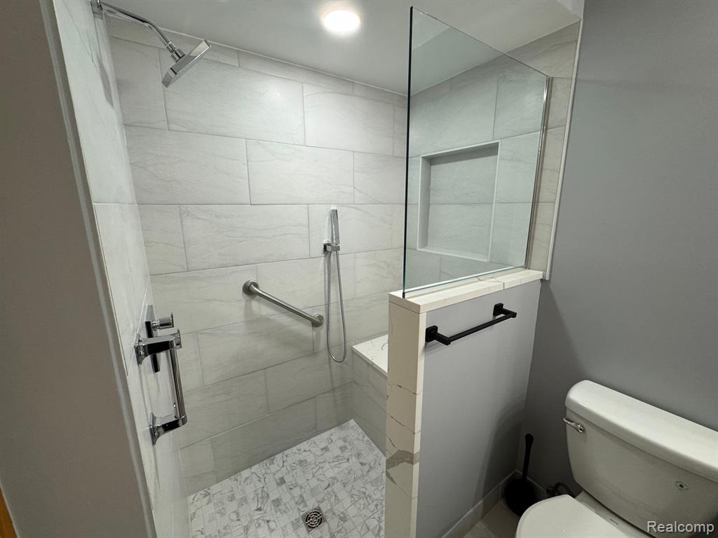 52702 HUNTERS POINTE, Macomb, MI 48042 — Photo 11