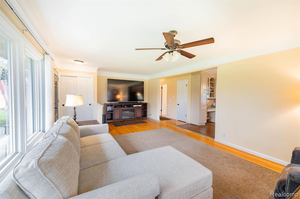 7912 COVENTRY Avenue, Grosse Ile, MI 48138 — Photo 8
