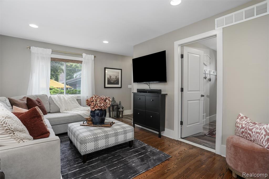 812 N Edison Avenue, Royal Oak, MI 48067 — Photo 16