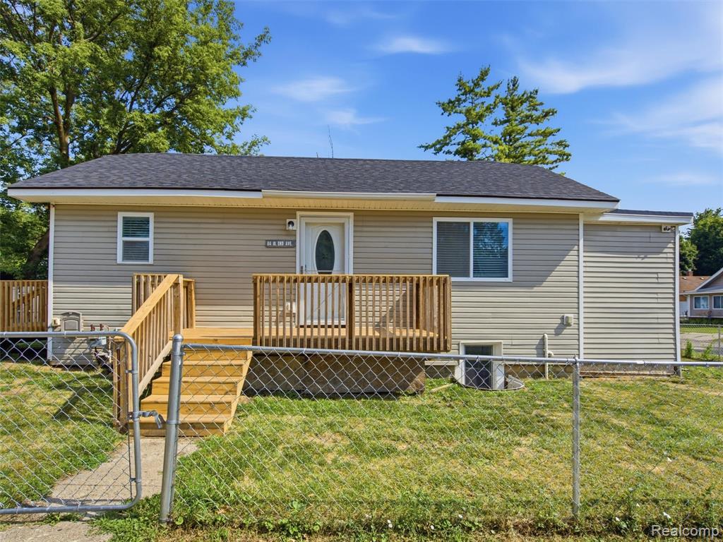 84 W End Avenue, Waterford, MI 48328 — front exterior
