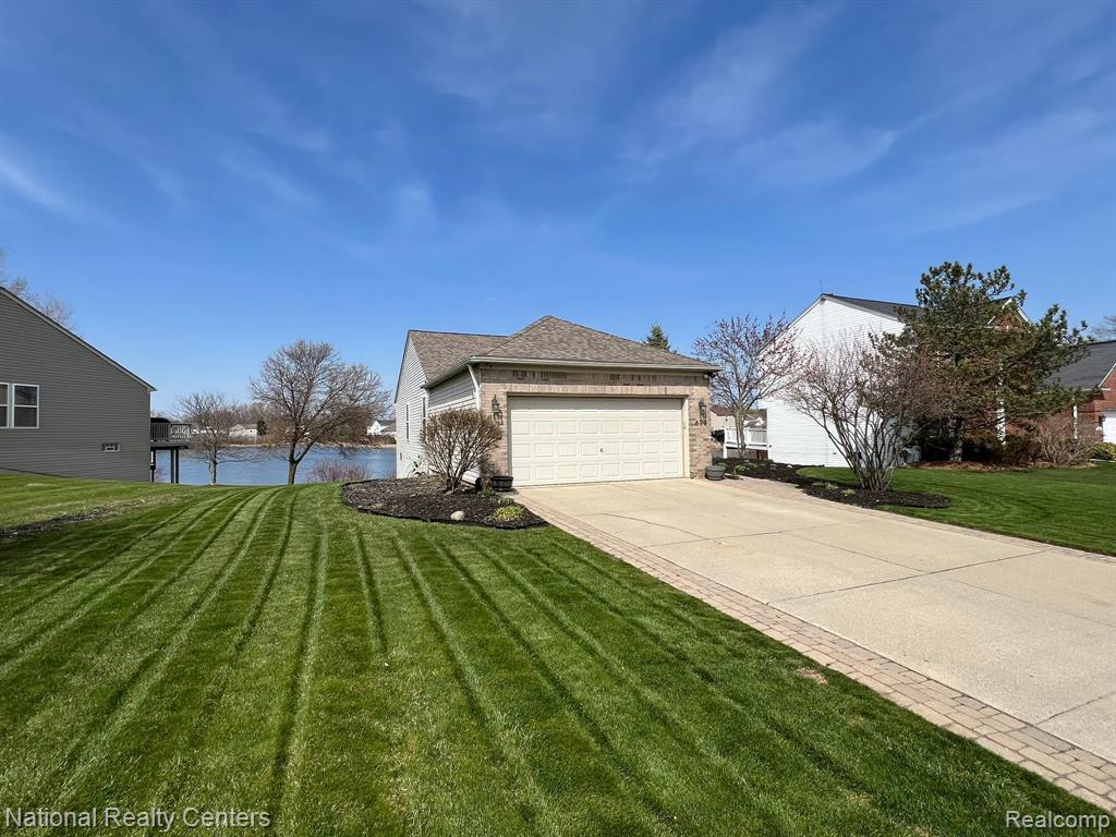 693 DEER PATH Trail, Waterford, MI 48327 — Photo 2