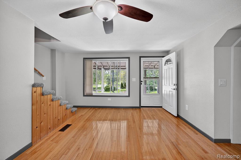 10520 North Dixie, South Rockwood, MI — Photo 4