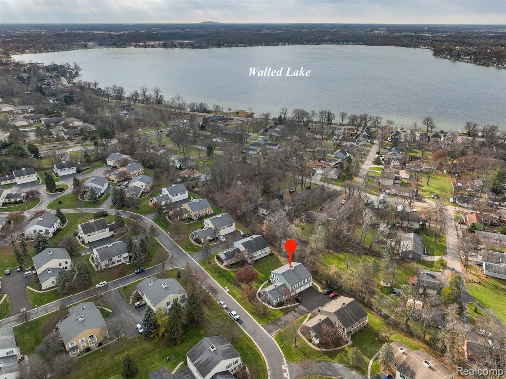 381 NEPTUNE Drive, Walled Lake, MI 48390 — Photo 8