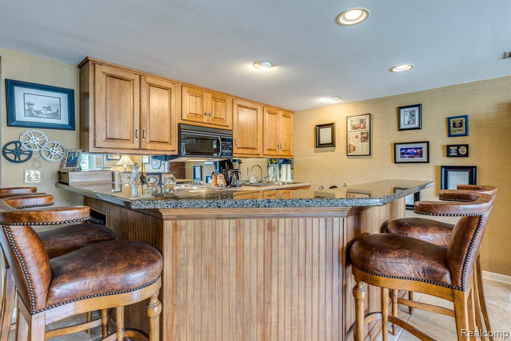 833 N Pointe, Port Huron, MI 48060 — Photo 24