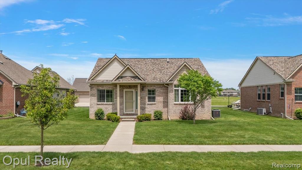 23934 Meadows Avenue, Flat Rock, MI 48134