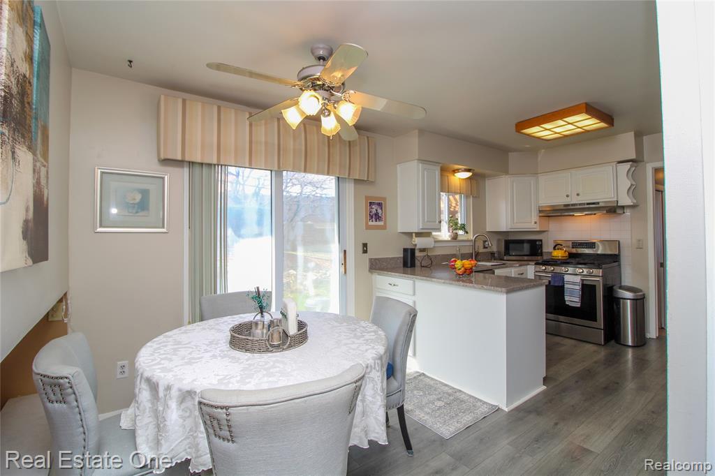 6942 Leslee Crest Drive, West Bloomfield, MI — Photo 12