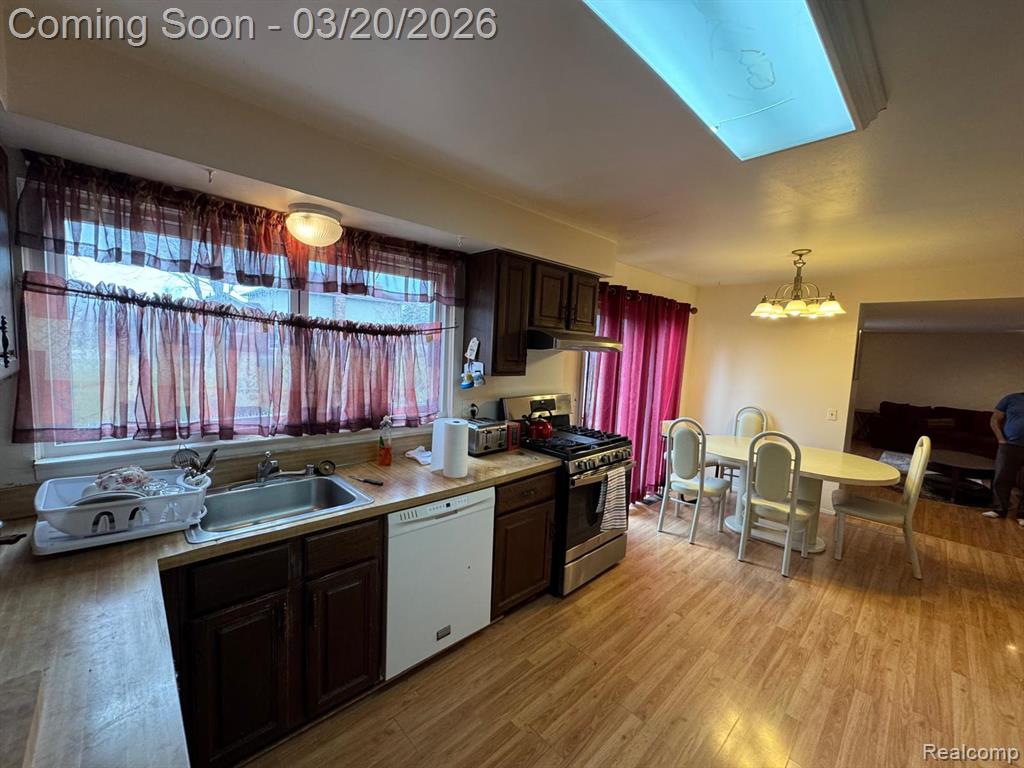 5045 Forestdale Drive, West Bloomfield, MI — Photo 11