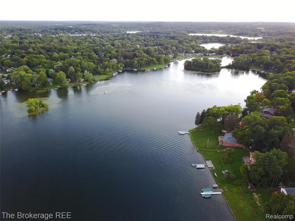 6311 Wellesley Terrace, Clarkston, MI — Photo 4