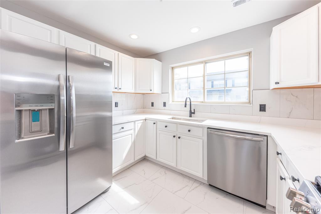 29242 W Glen Oaks, Farmington Hills, MI 48334 — Photo 11