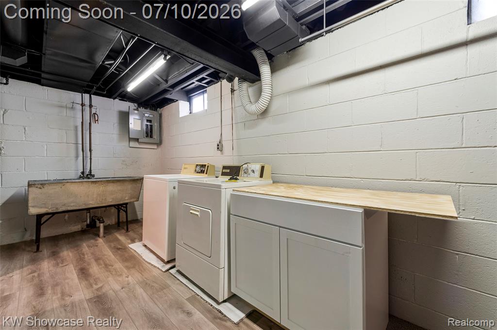8936 Merriman Road, Livonia, MI 48150 — Photo 42