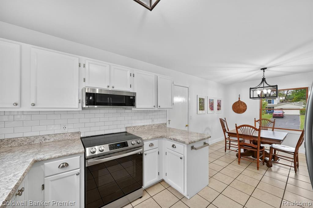 425 Arbor Pine Drive, Ortonville, MI 48462 — Photo 6