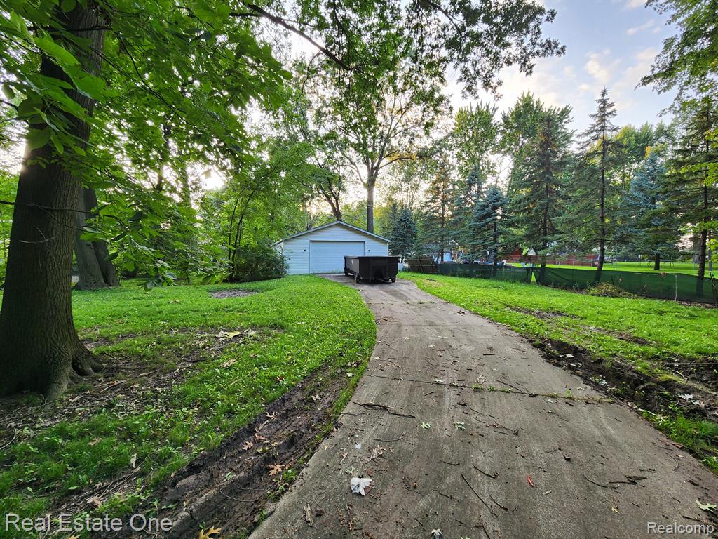 700 W GARDENIA Avenue, Madison Heights, MI 48071 — Photo 5
