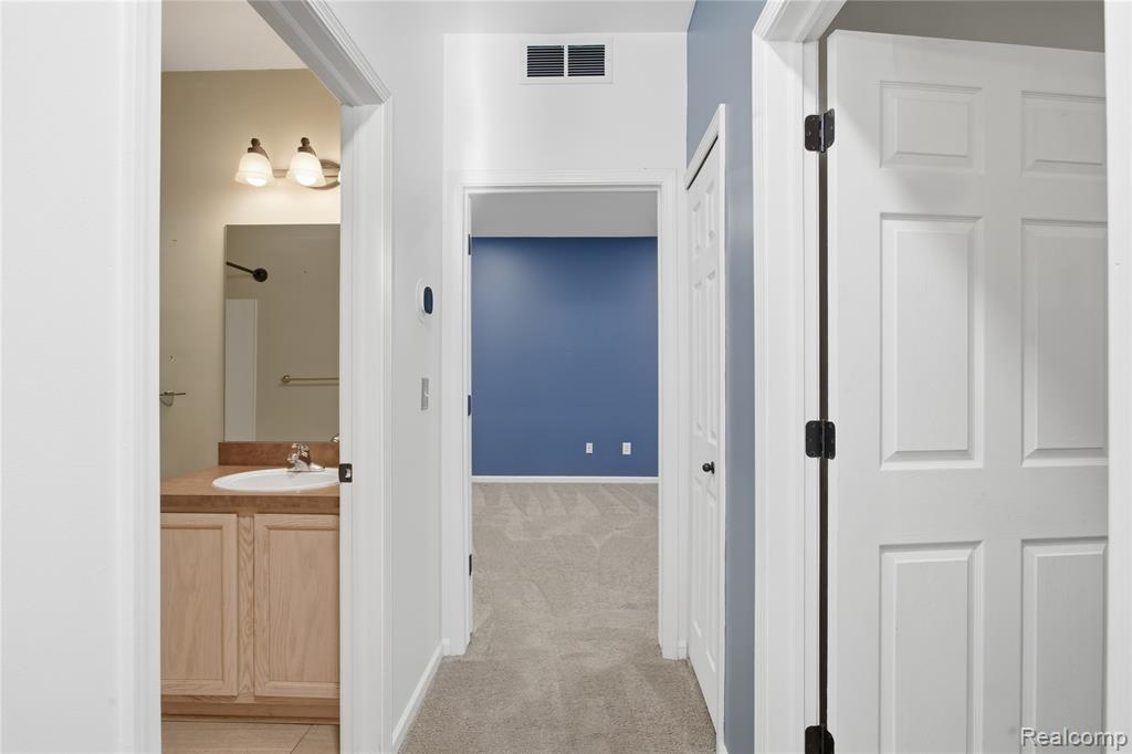 526 Red Oak Court, Walled Lake, MI 48390 — Photo 20