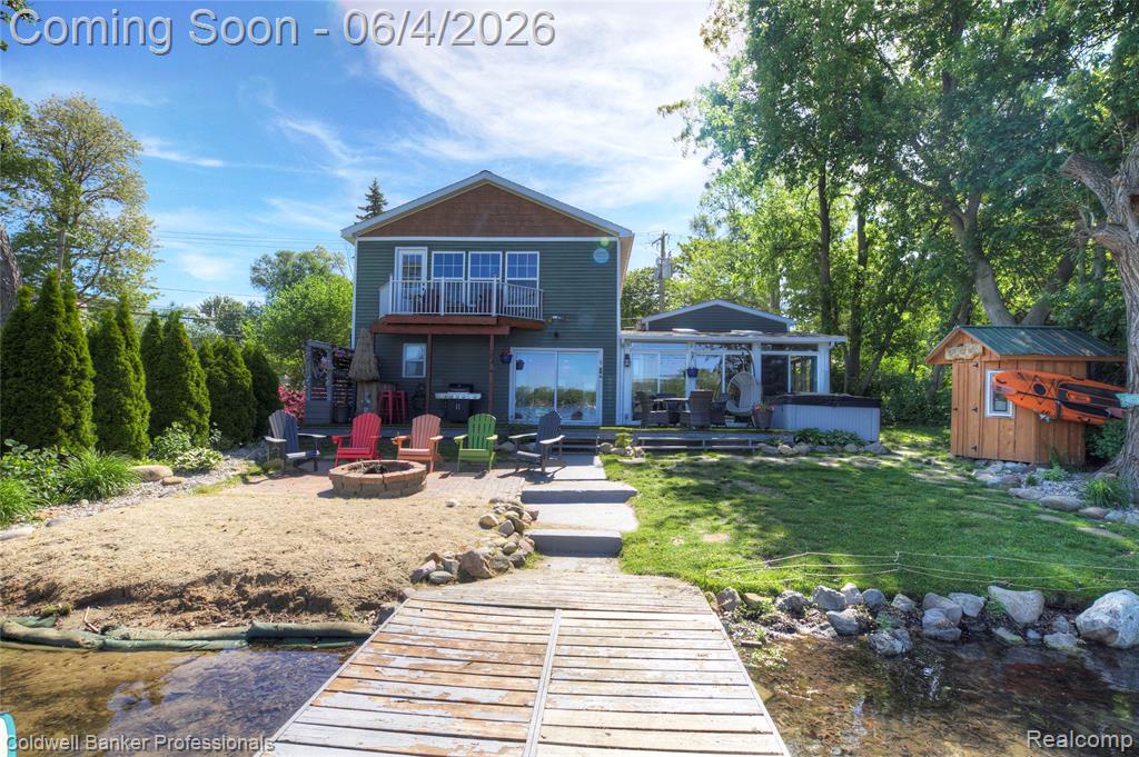 1000 Round Lake Road, White Lake, MI — front exterior