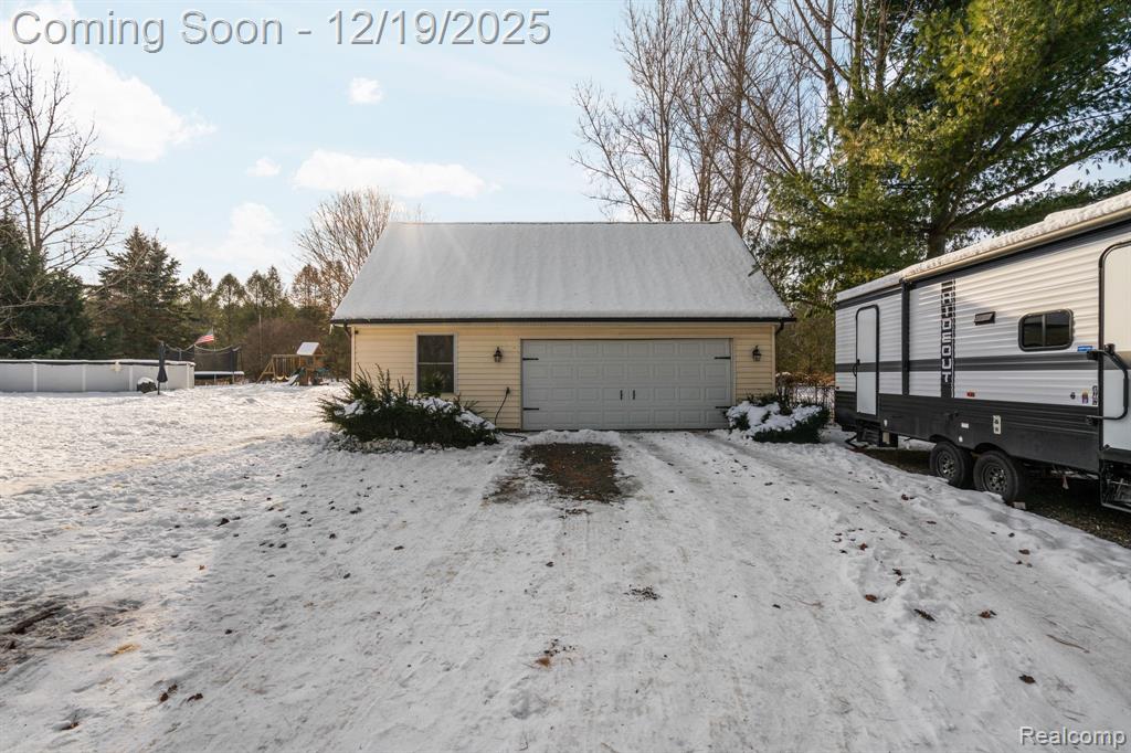 7097 Chase Lake Road W, Fowlerville, MI 48836 — Photo 2