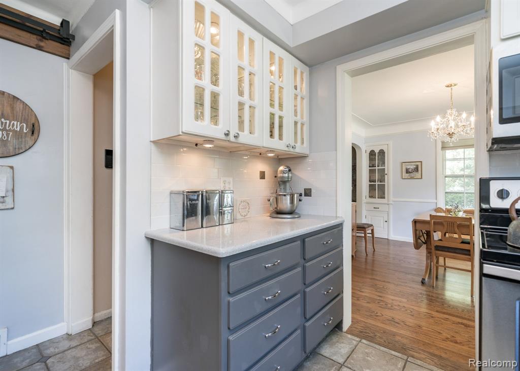 28090 Sunset Boulevard W, Lathrup Village, MI 48076 — Photo 12