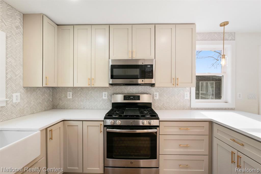 12123 Kirby Lane, South Lyon, MI 48178 — Photo 22