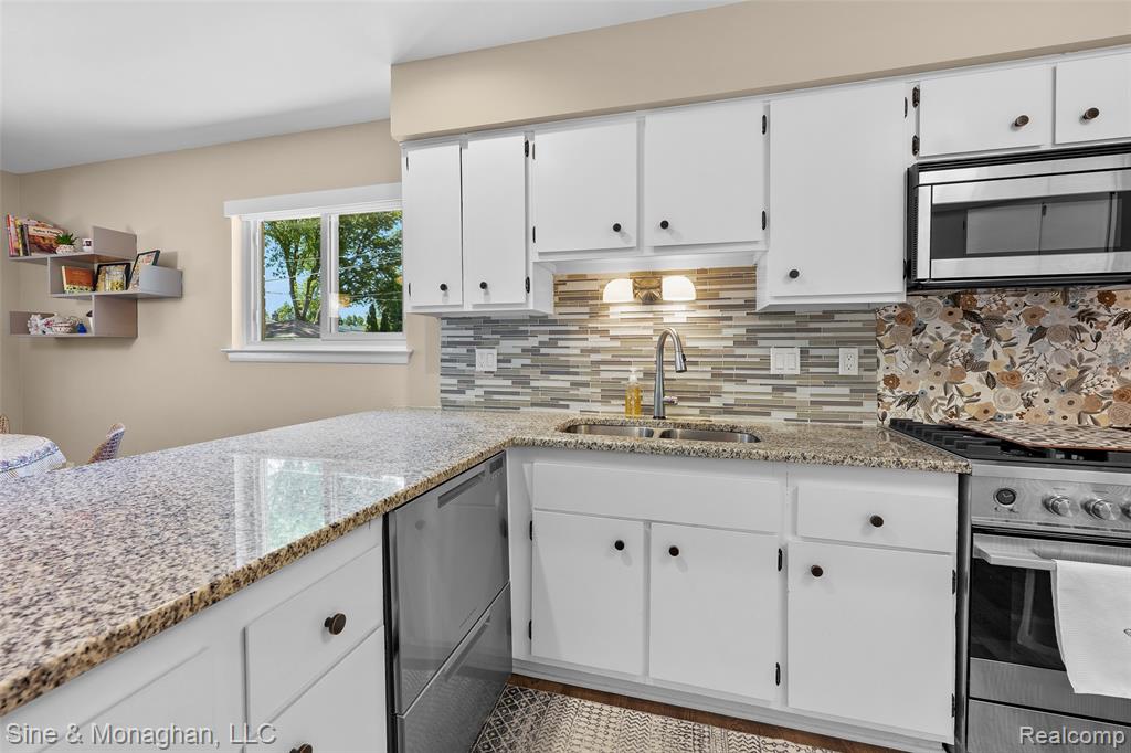 5066 Elmhurst Avenue, Royal Oak, MI 48073 — Photo 8