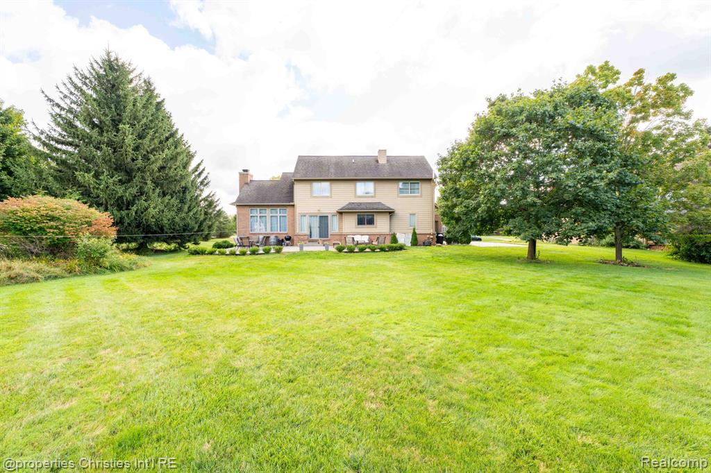 8410 S Shore Drive, Clarkston, MI 48348 — Photo 35