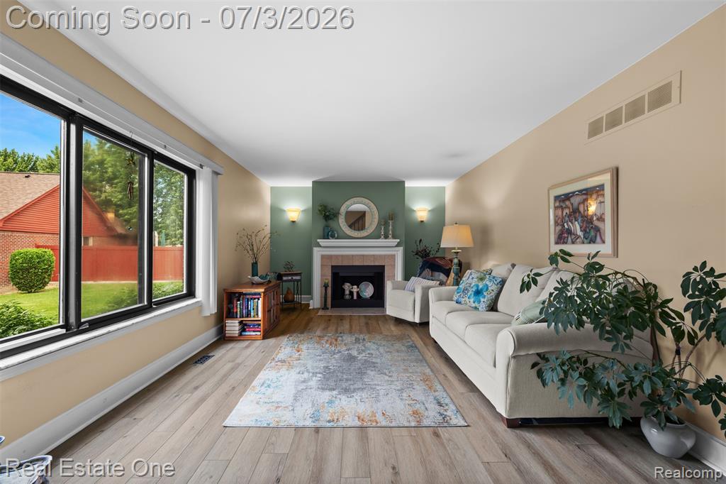 42185 Lochmoor Street, Clinton Twp, MI 48038 — Photo 10