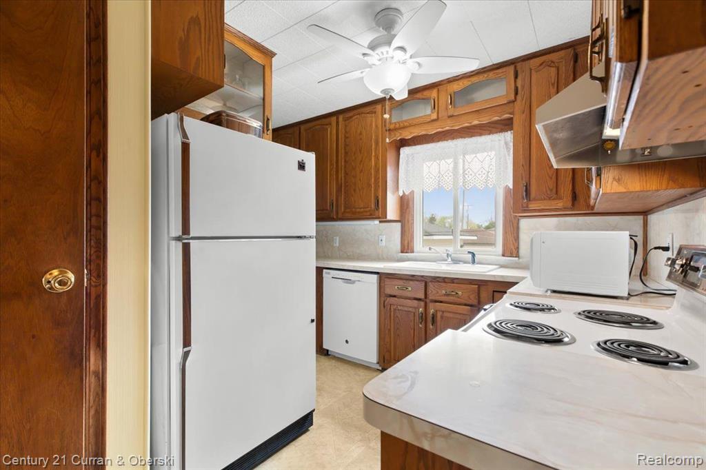 5625 HARDING Street, Dearborn Heights, MI 48125 — Photo 15