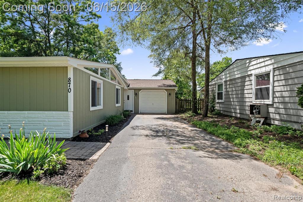 870 Pine Tree Road, Lake Orion, MI 48362 — Photo 3