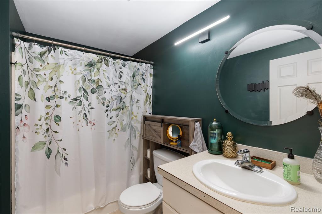 649 Lounsbury Avenue, Pontiac, MI 48340 — Photo 13