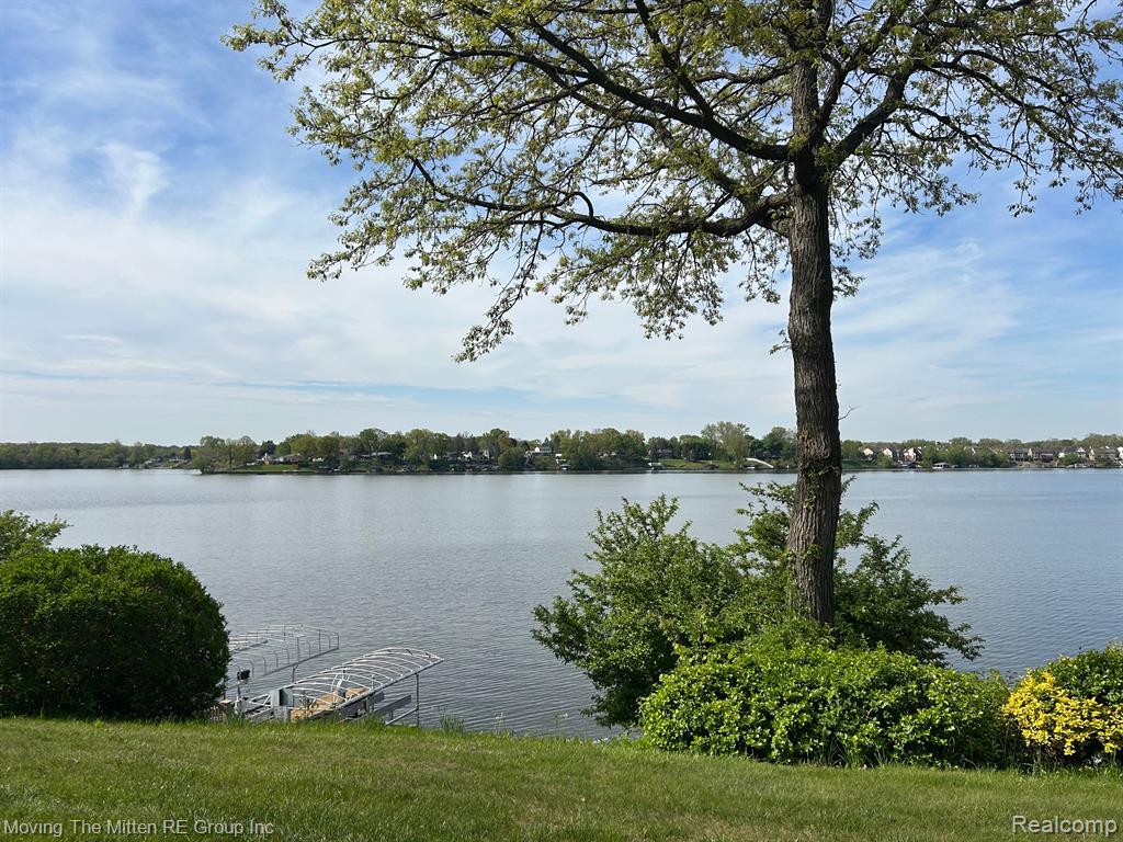 48045 BAYSHORE Drive, Van Buren, MI 48111 — Photo 4