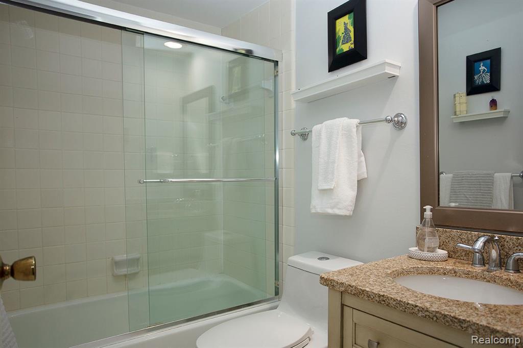 984 STRATFORD Lane E, Bloomfield Hills, MI 48304 — Photo 27