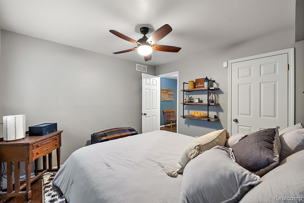 555 Kendry, Bloomfield Hills, MI 48302 — Photo 37