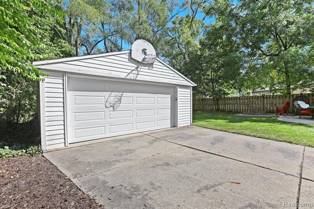 555 Lindsay Drive, Plymouth, MI 48170 — Photo 28