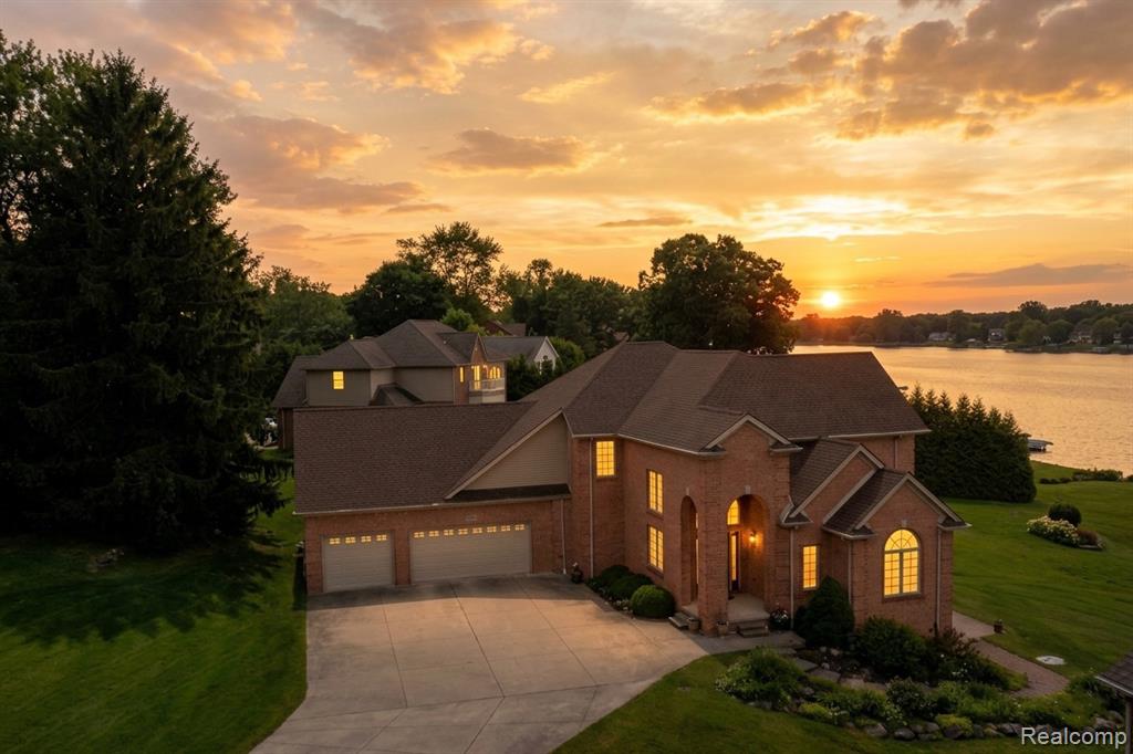 2051 Scott Lake RD Road, Waterford, MI 48328