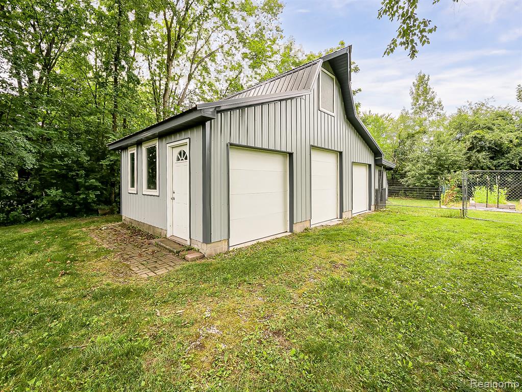 52010 11 Mile Road, South Lyon, MI 48178 — Photo 33