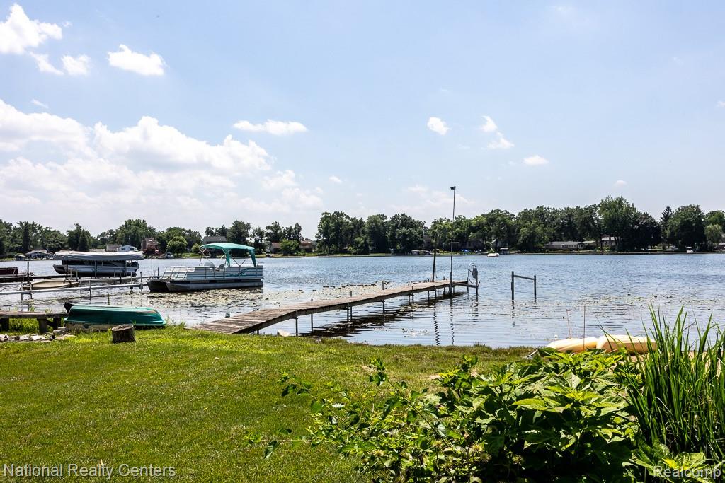 8871 Lakeview Drive, White Lake, MI — Photo 12