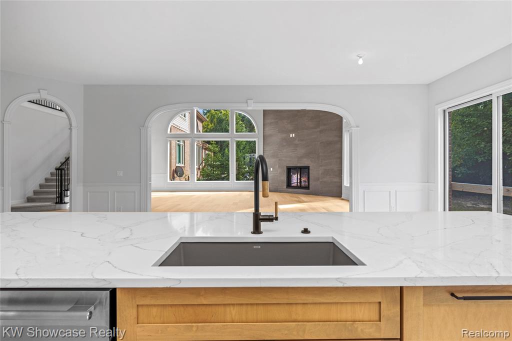 5512 Essex Court, West Bloomfield, MI — Photo 24