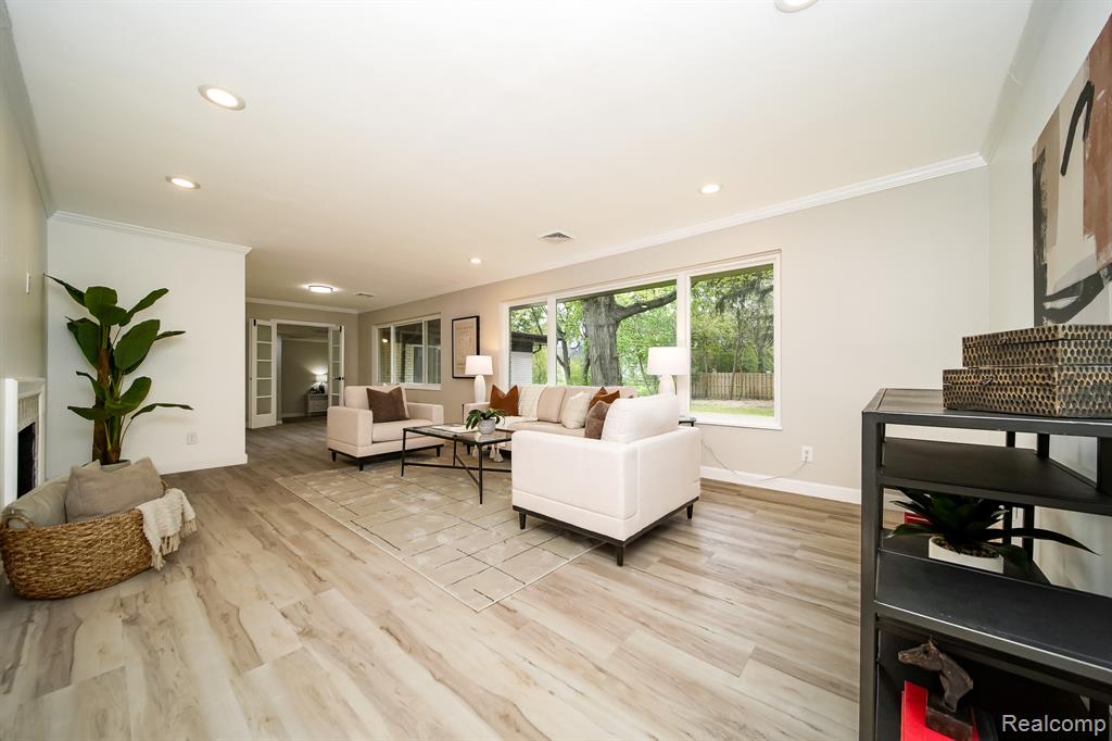 19041 Bungalow Drive, Lathrup Village, MI 48076 — Photo 11