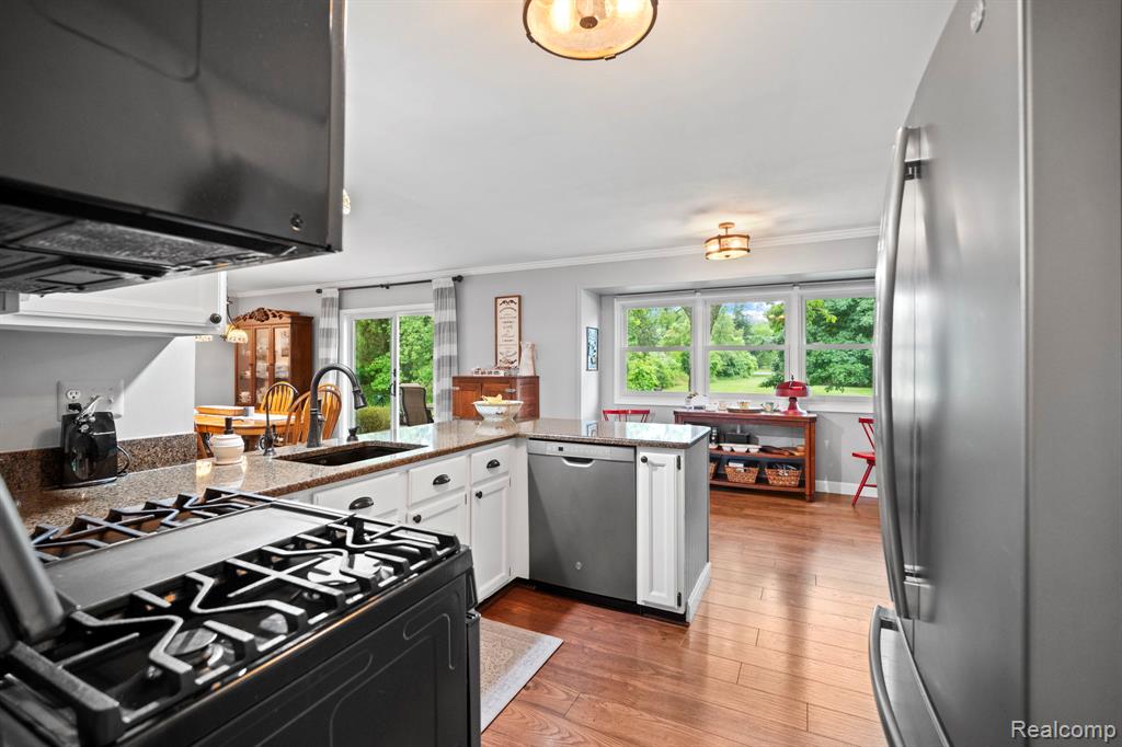 4386 Kelly Circle Drive, Commerce Twp, MI 48390 — Photo 12